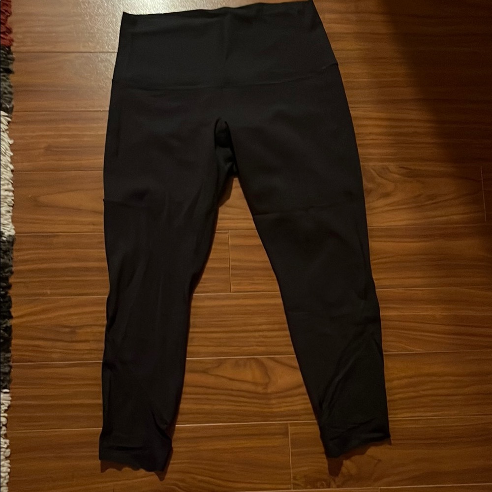 Lululemon black capri leggings size 10